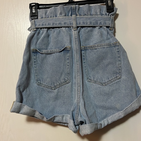 High waisted Jean shorts - Picture 2 of 3
